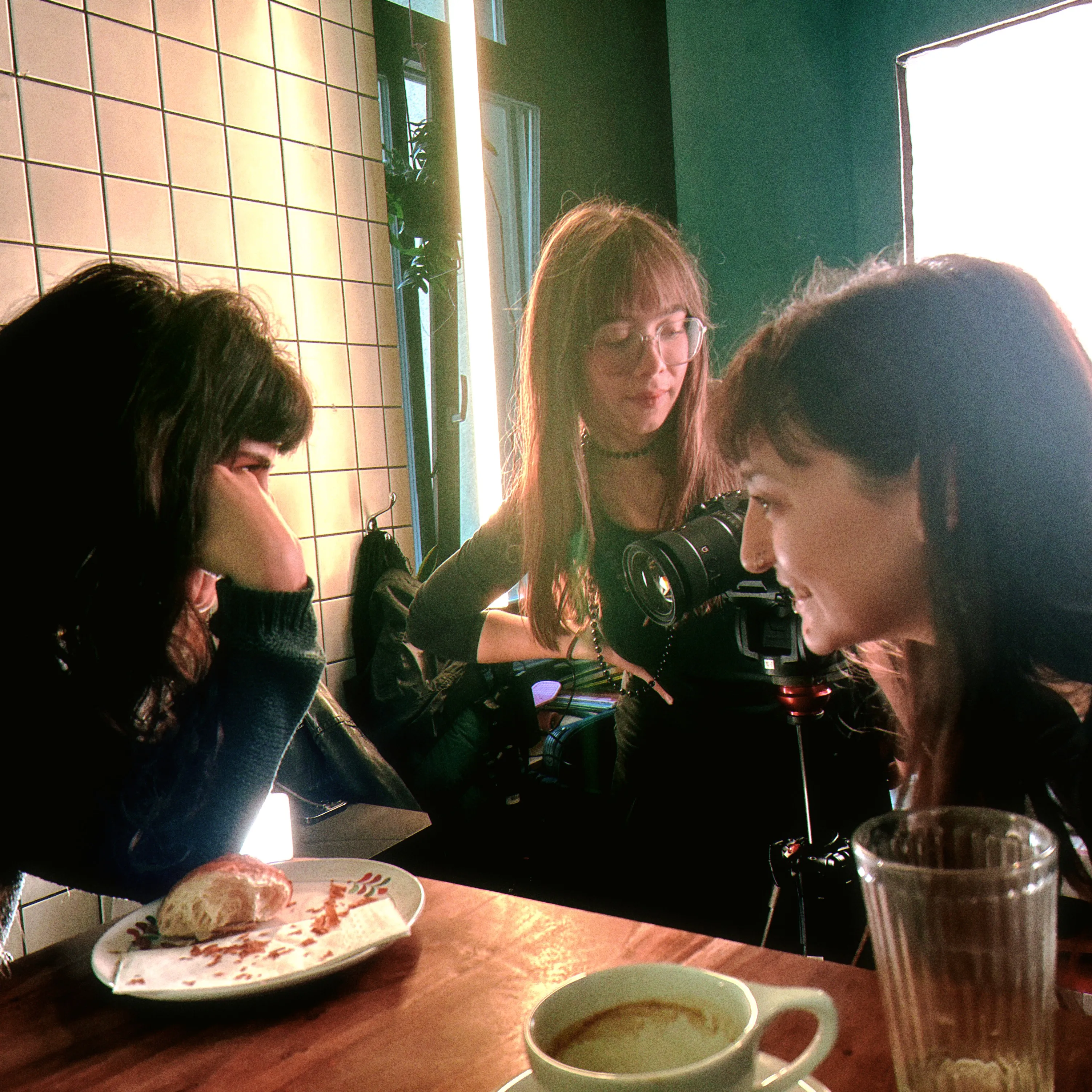 photo tournage au café